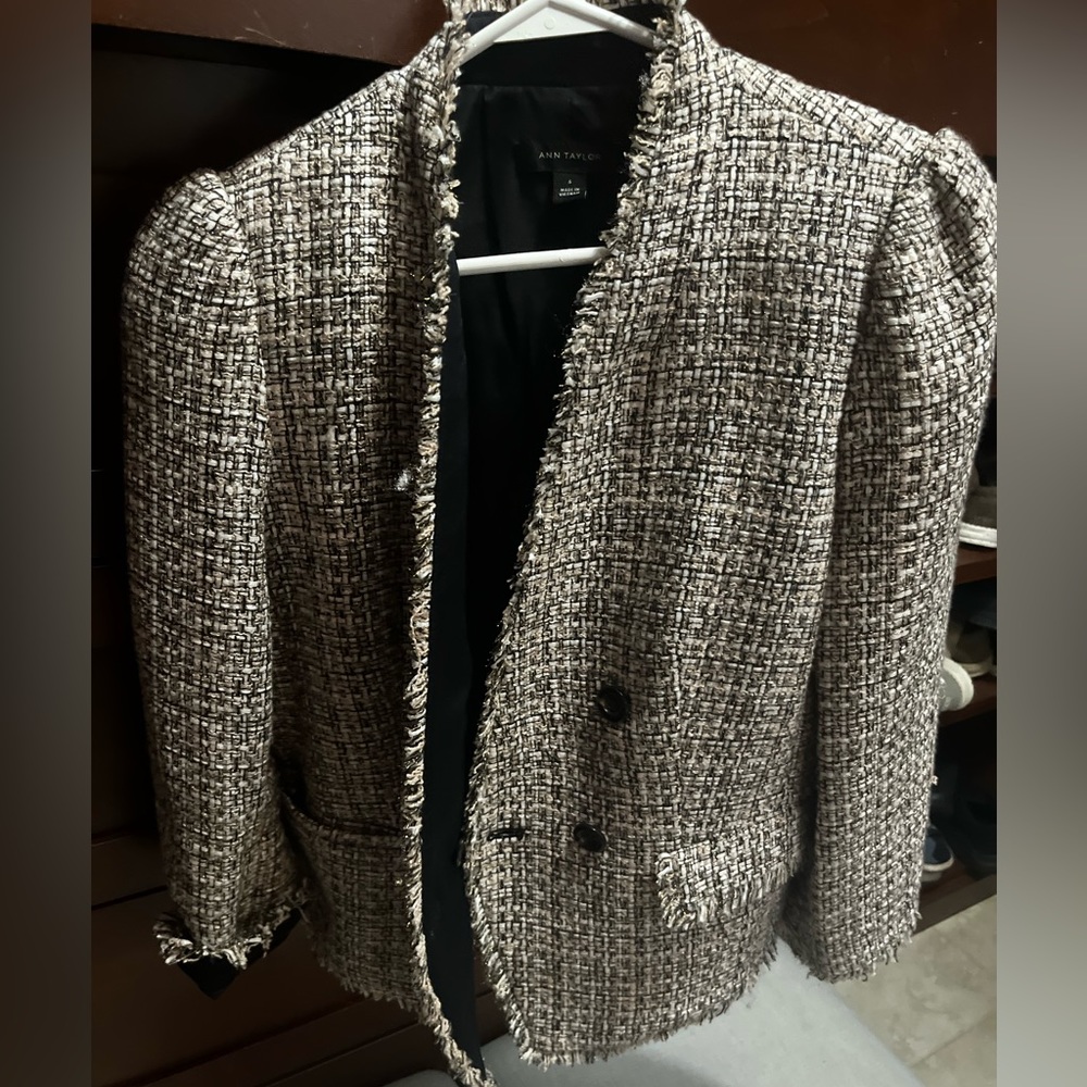 Ann Taylor Blazer. Size 6. Shimmery. Tweed. Worn 2 times. Basically New.